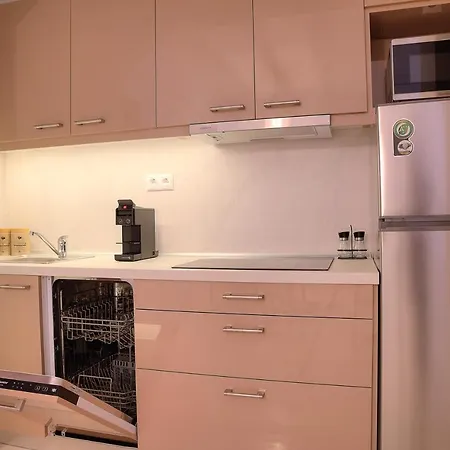 Apartamento Blanc Dans Le Centre De Glyfada *